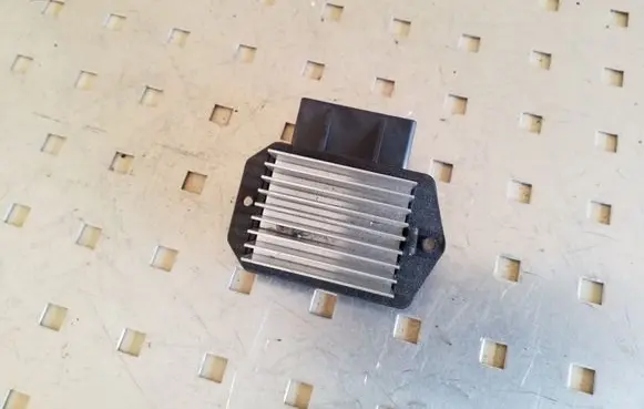 Mitsubishi Pajero Heater blower fan relay 4993002110