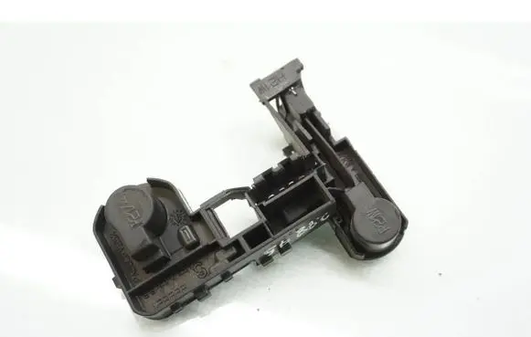 Volkswagen Touareg I Tail light bulb cover holder 