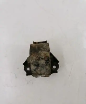 KIA Sportage Engine mount bracket 218122E200