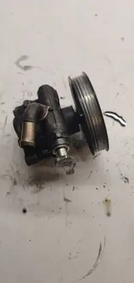 Volkswagen PASSAT B5.5 Power steering pump 800145177qe6