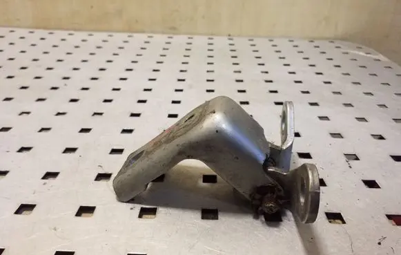 Ford Mondeo Mk III Rear door lower hinge