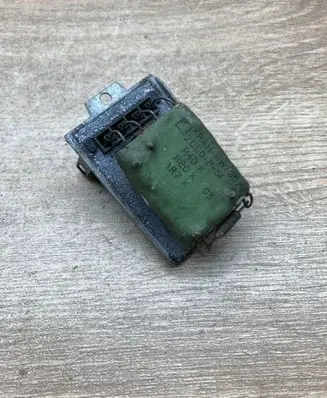 Volkswagen Transporter - Caravelle T4 Heater blower motor/fan resistor 701959263 0268020312