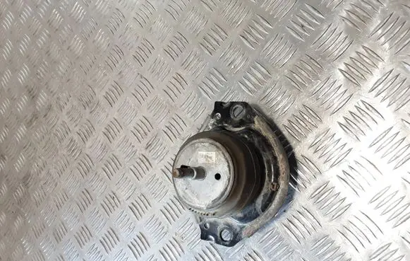 Jeep Grand Cherokee Engine mount bracket