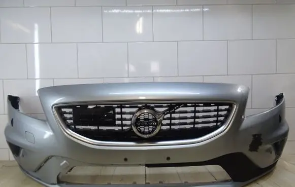 Volvo V40 Front bumper 31347085