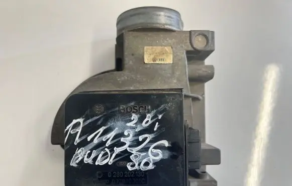 Audi 80 90 S2 B4 Mass air flow meter 0280202130 037906301C