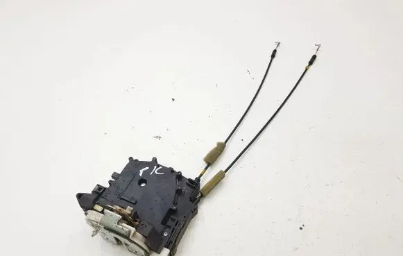 Mitsubishi Outlander Front door lock
