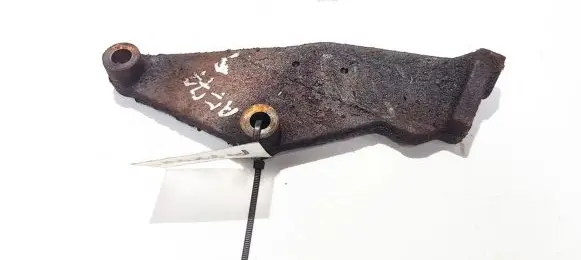 Engine mounting bracket