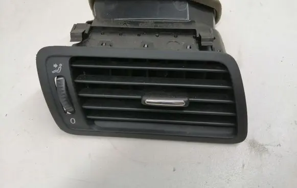 Volkswagen PASSAT B6 Dashboard side air vent grill/cover trim 3C1819702 3C1819702F 05704001