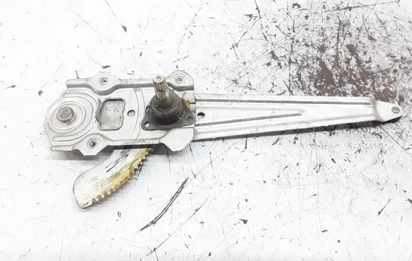 Rear door manual window regulator