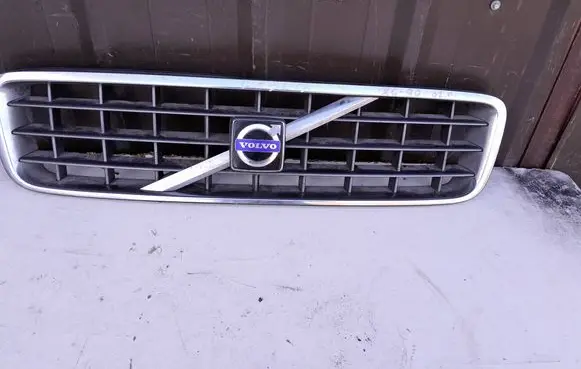 Front bumper upper radiator grill