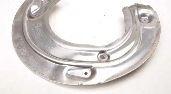 BMW 5 G60 G61 Front brake disc dust cover plate 6899159