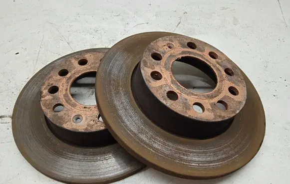 Volkswagen Golf V Rear brake disc