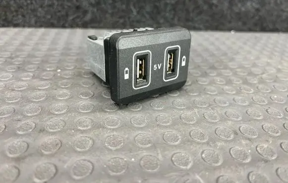 Mercedes-Benz GLE W167 USB socket connector A2058207001
