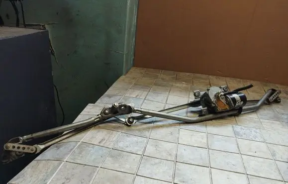 Front wiper linkage and motor