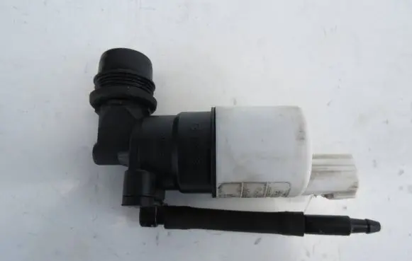 Volvo S60 Windscreen/windshield washer pump