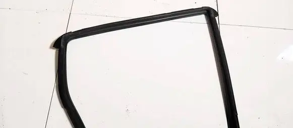 Nissan Note (E11) Rubber seal rear door 