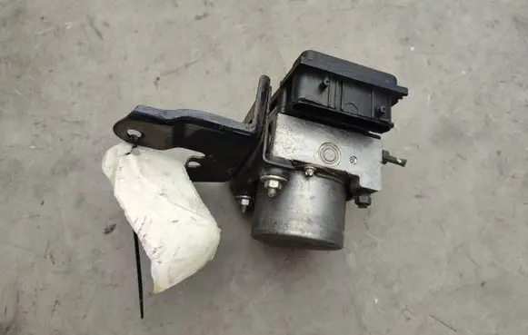 Peugeot 107 ABS Pump 445100H010 0265231579