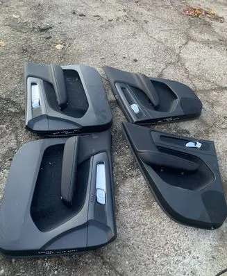Volvo XC40 Front door card panel trim