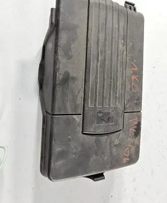 Skoda Octavia Mk2 (1Z) Battery box tray cover/lid 1K0915443A