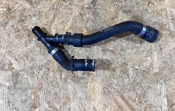 Porsche Macan (95B) Intercooler pipe mounting bracket 95b121049q