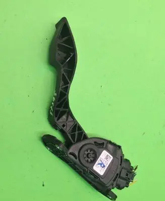 Suzuki SX4 S-Cross Accelerator throttle pedal 4940068L01