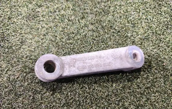 Opel Vivaro Engine mounting bracket 8200008215 91165626