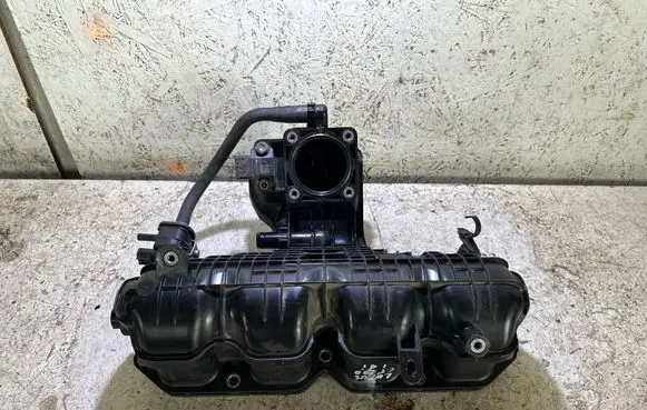 Lexus CT 200H Intake manifold 1712037054