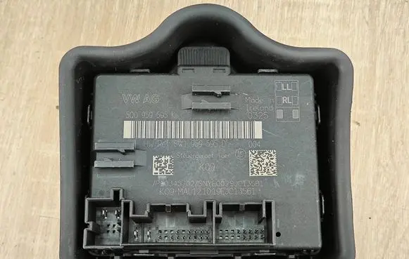 Audi Q3 F3 Door control unit/module 5Q0959595K
