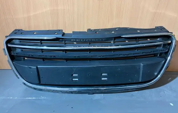 Peugeot 508 Front bumper upper radiator grill 9686571877