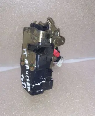 Chrysler PT Cruiser Front door lock