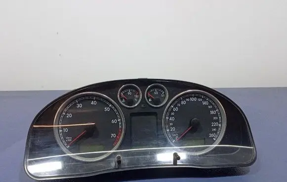 Volkswagen PASSAT B5.5 Speedometer (instrument cluster) 3B0920807E