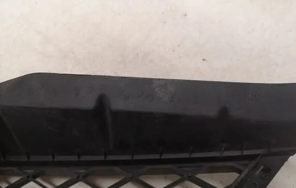 Mazda 5 Front grill C23550711