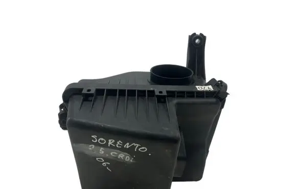 KIA Sorento Air filter box 281103E700