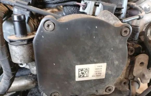 Volkswagen Cross Polo Vacuum pump 03L1000D