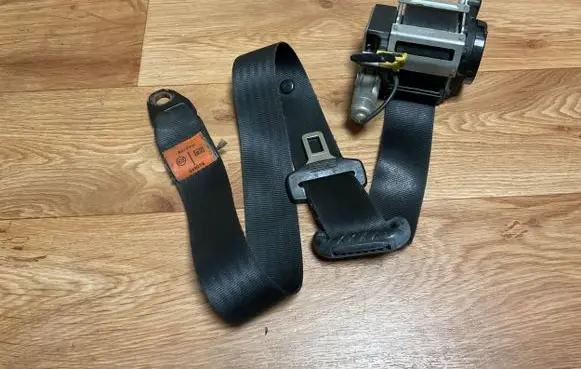 Alfa Romeo 147 Front seatbelt 049078