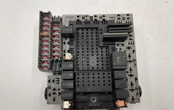 Volvo XC70 Fuse module 8622520