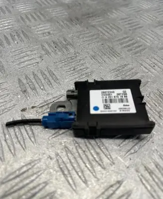 Mercedes-Benz ML W164 Aerial antenna amplifier A2518701889 08T298 28072340