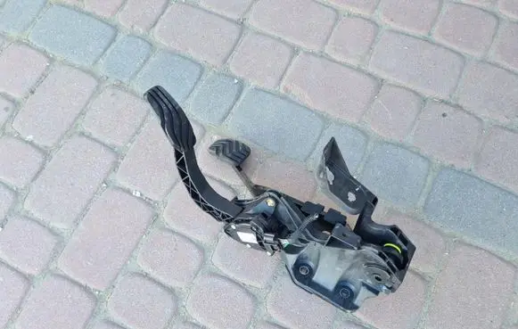 Renault Captur II Pedal assembly 180100879R