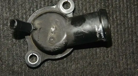 Volkswagen Golf VII Engine coolant pipe/hose 04L121131E