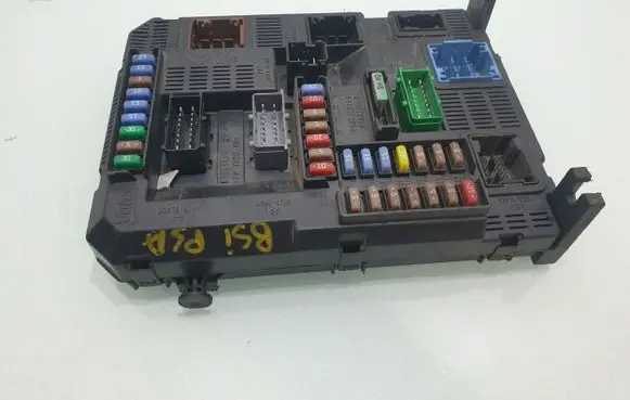 Citroen C4 Grand Picasso Fuse module 9804067480