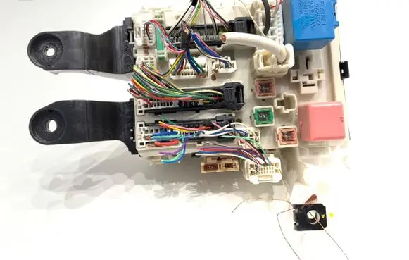 Toyota Avensis T270 Fuse box set 82730-05140