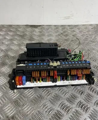 BMW X3 E83 Fuse module 8367153