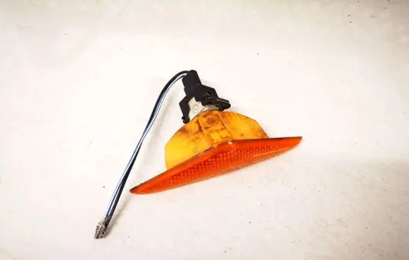 Front fender indicator light