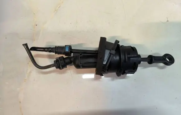 Land Rover Freelander 2 - LR2 Clutch slave cylinder KG190089