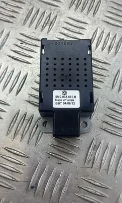 Volkswagen Golf VI Aerial antenna amplifier 5M0035570B