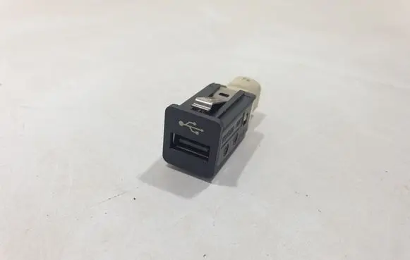 BMW 5 F10 F11 USB socket connector 9167196