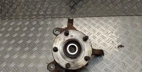 Toyota Avensis T270 Front wheel hub