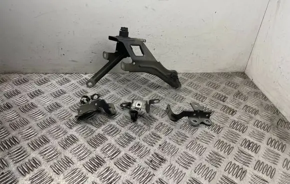 BMW 5 GT F07 Fender mounting bracket 7193422 7193426 7193424