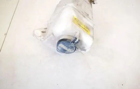 Hyundai i30 Coolant expansion tank/reservoir 