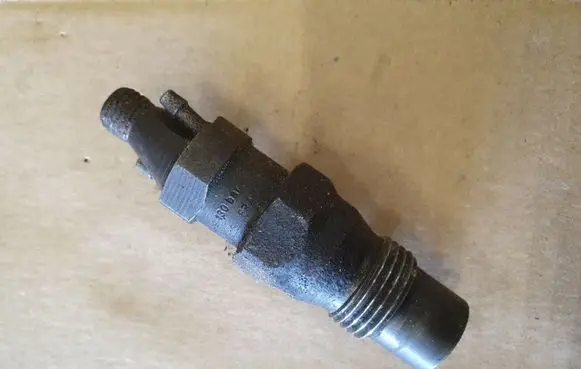 Volkswagen Caddy Fuel injector 068130201N
